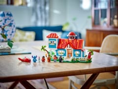 LEGO DISNEY 43268 Lilo ir Stitch paplūdimio namai 6
