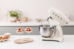 Smeg SMF05CREU plakiklis Pastatomas plaktuvas 1000 W Kreminė spalva 8