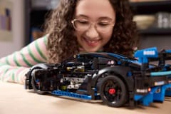 LEGO TECHNIC 42176 Porsche GT4 e-Performance lenktyninis automobilis 7