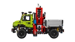 LEGO TECHNIC 42242 Mercedes-Benz Unimog U 5023 su kranu 4
