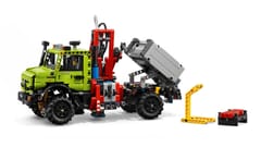 LEGO TECHNIC 42242 Mercedes-Benz Unimog U 5023 su kranu 5