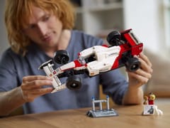 LEGO ICONS 10330 McLaren MP4/4 ir Ayrtonas Senna 8