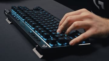 Logitech G PRO X TKL klaviatūra Žaidimams RD belaidis ryšys + „Bluetooth“ QWERTY JAV tarptautinė versija Rausvai raudona
