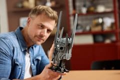 LEGO ICONS 11373 Žiedų valdovas: Saurono šalmas 6